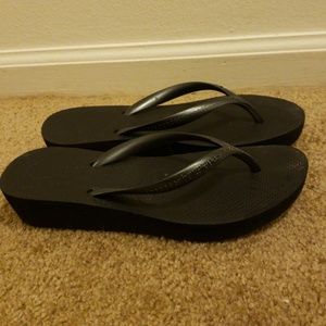 Slight wedge flip flops